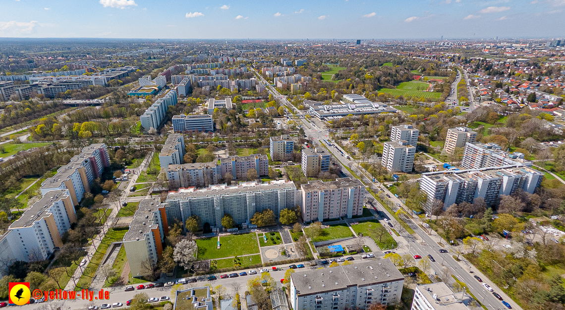 21.04.2023 - Baustelle Fassadensanierung am Karl-Marx-Ring 11-21 in Neuperlach